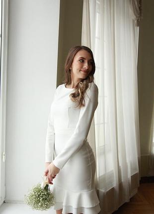 Біла сукня розміру s