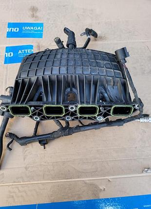 Впускний колектор 03c129711aj vw passat b7 touran