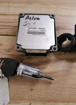 Блок управления двигателем эбу opel 09391899