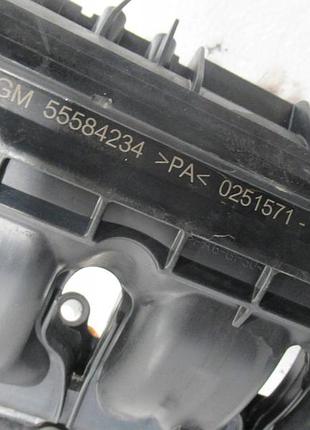 Впускний колектор 55584234 opel mokka 1.7cdti