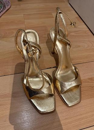 Zara босоніжки нові 2