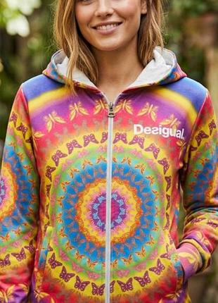 Яскраве жіноче зип-худи desigual з барвистим психоделічним принтом та метеликами /36