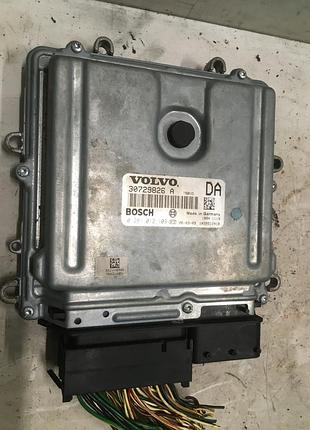 Блок управління двигуном ебу volvo 30729826a