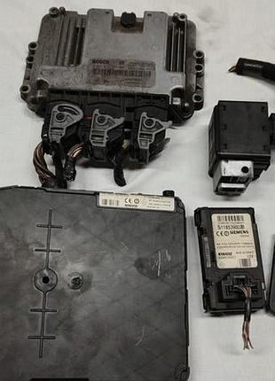 Блок управління двигуном ебу renault 0281011776 8200391966