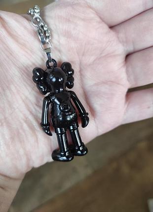 Подвеска кулон kaws 4