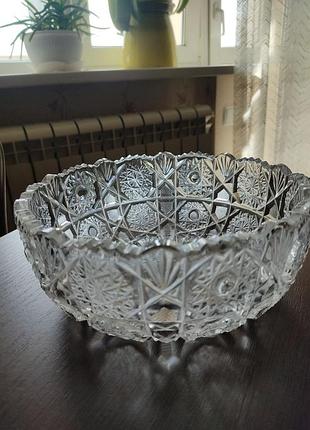 Продам две хрустальные салатницы