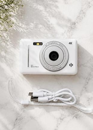 Цифровий фотоапарат 4k 50mp — компактний, білий