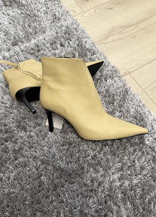 Натуральна шкіра, 37 розмір zara нові