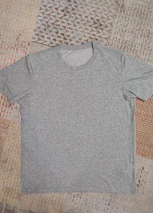 Футболка uniqlo