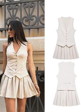 Мини платье zara, бежевое, размер xs, жилет из плиссе