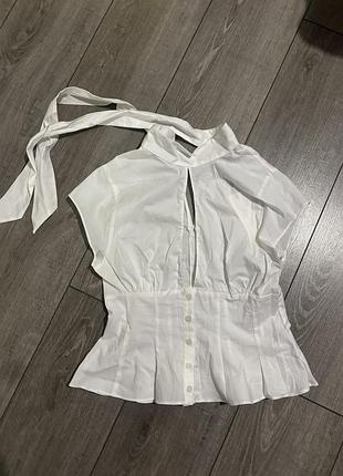 Блуза з глибоким вирізом від zara