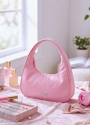 Розовая стильная мини-сумка хобо nylon mini hobo bag victorias secret pink