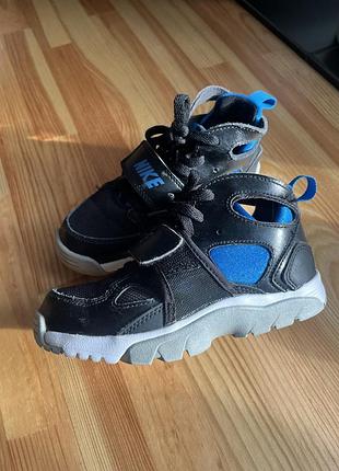 Дятячі кросівки nike trainer huarache