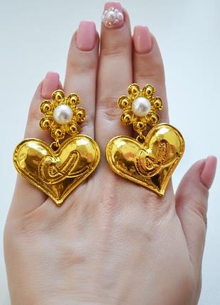 Золотые серьги сердце сердечко с цветком christian lacroix