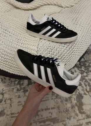 Жіночі кросівки від adidas