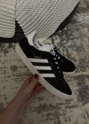 Жіночі кросівки від adidas 2
