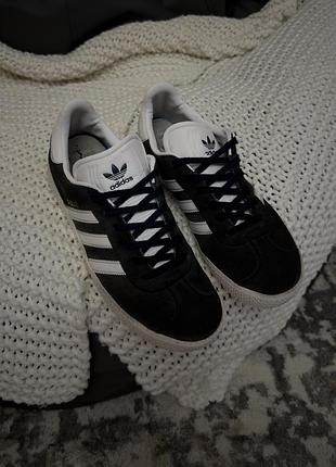 Жіночі кросівки від adidas 6