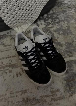 Жіночі кросівки від adidas 4