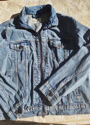 Продам джинсову куртку pull&bear