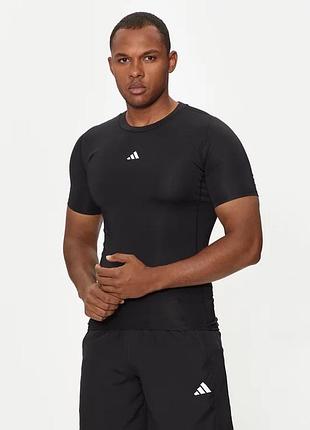Чоловіча спортивна, компресійна футболка adidas