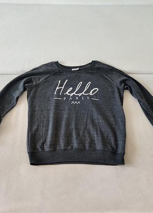 Свитшот bershka темно-серый с принтом l bskgirl лонгслив реглан кофта свитер