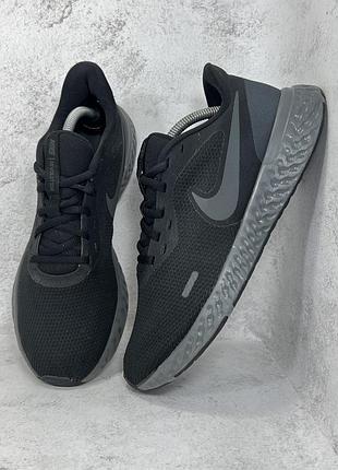 Чорні чоловічі спортивні кросівки сіточка nike revolution 5