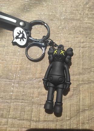 Брелок кавс kaws 3