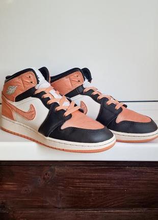 Жіночі кросівки nike air jordan розмір 39