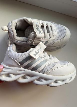 Кросівки 17,5 устілка adidas