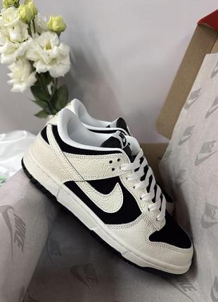 Nike dunk low embossed baroque pack 7