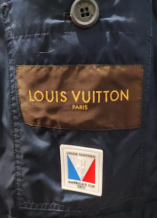 Лимитированная серия ветровки louis vuitton – 100% оригинал.
эксклюзивная модель из лимитированной коллекции бренда.