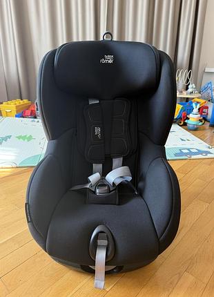 Автокрісло britax romer trifix2 i-size (чорне) — після хімчистки, стан ідеальний