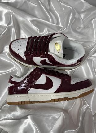 Nike sb dunk low burgundy croc 6