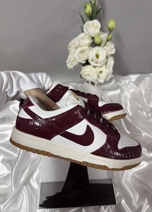 Nike sb dunk low burgundy croc 8
