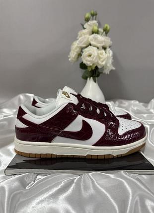 Nike sb dunk low burgundy croc 7