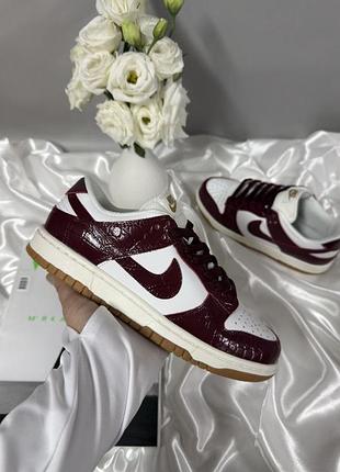 Nike sb dunk low burgundy croc 10