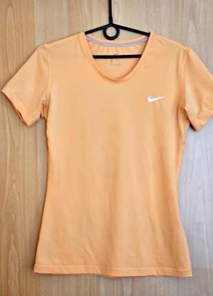Спортивна футболка від nike