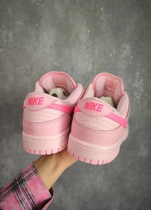 Nike dunk low triple pink 4