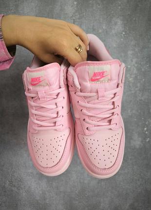 Nike dunk low triple pink 5