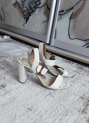 Босоножки из натуральной кожи, 
39 (евро), наш: 38, matilda, итальялия