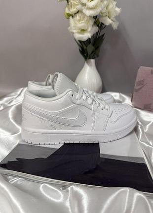 Nike air jordan 1 low full white 9