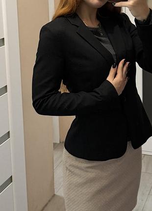 Піджак жіночий приталений чорний h&m