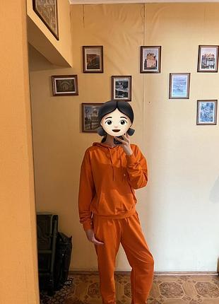 Жіночий спортивний костюм помаранчевого кольору