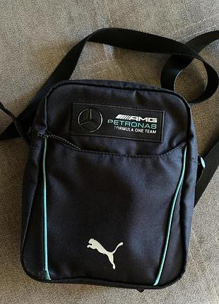 Оригінальна сумка puma mercedes-amg petronas f1 crossbody барсетка через плечо чёрного цвета длинный ремешок