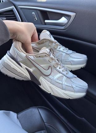 Nike v2k runtekk light brown