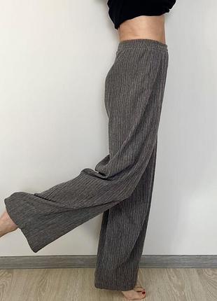 Zara жіночі, нові, ошатні брючки з красивої тканини.