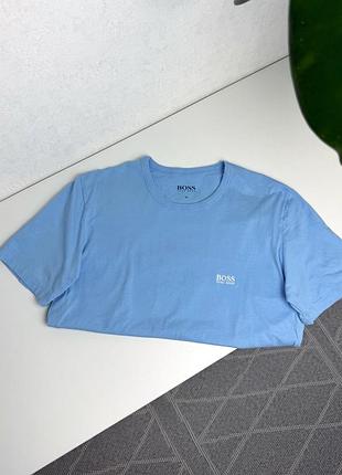 Блакитна футболка hugo boss