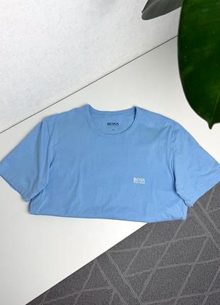 Блакитна футболка hugo boss 2