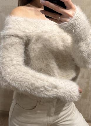Пухнастий светр river island з відкритими плечима