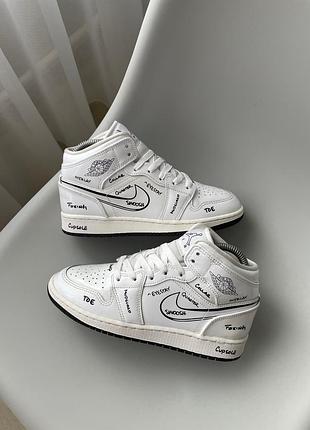 Жіночі кросівки nike air jordan 1 mid